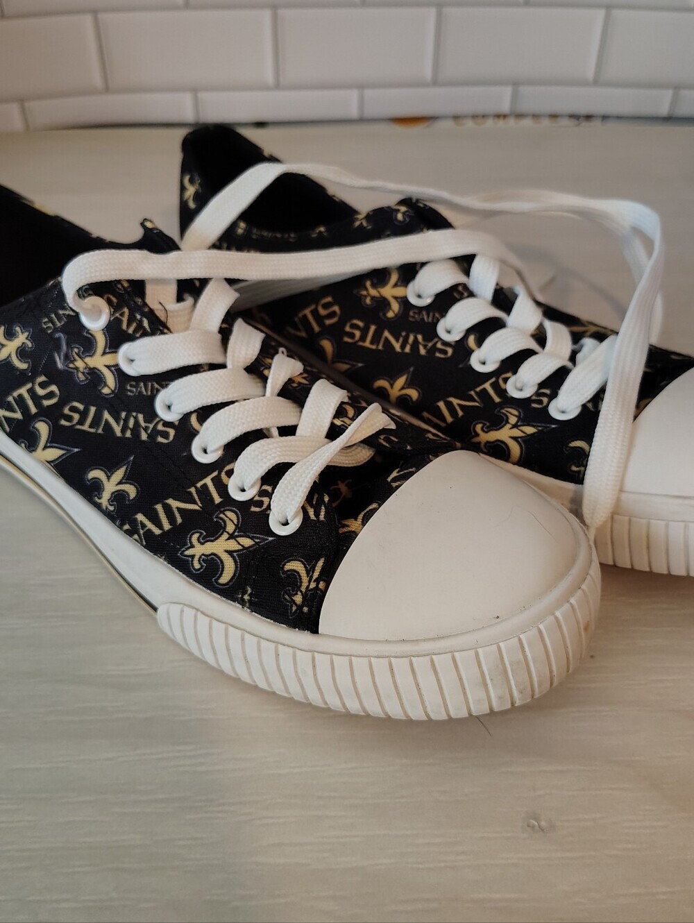 FOCO Women's Size 10 New Orleans Saints Canvas Sneakers